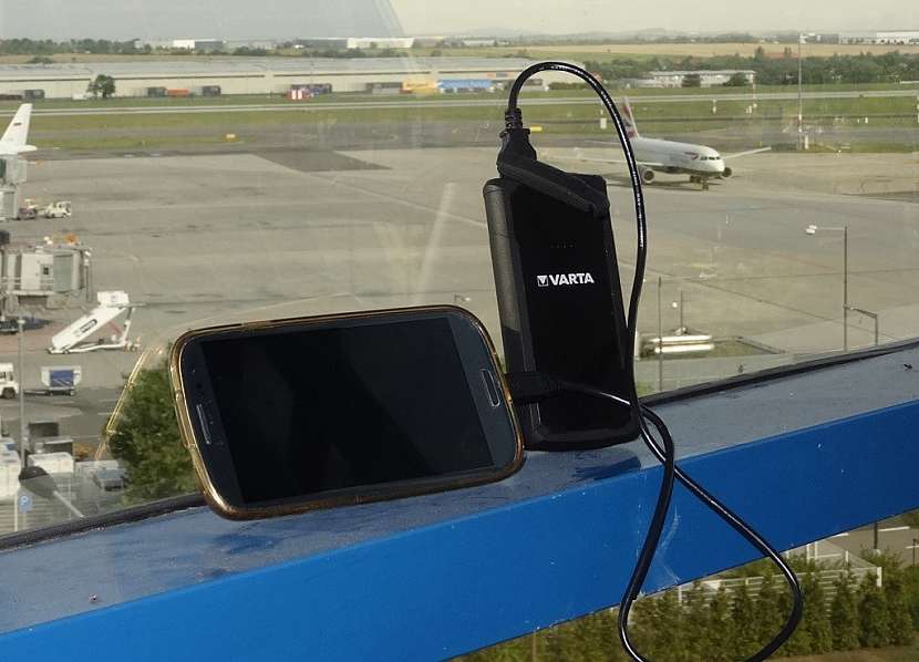 Vždy a všude nabito! ..aneb cestovní nabíječka pro foťák i telefon