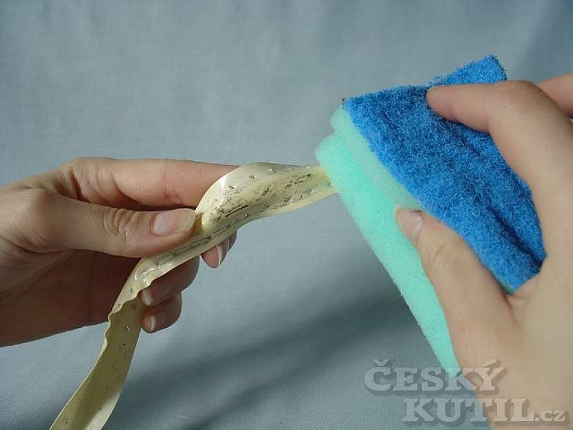Renovace a zdobení dětského kufříku