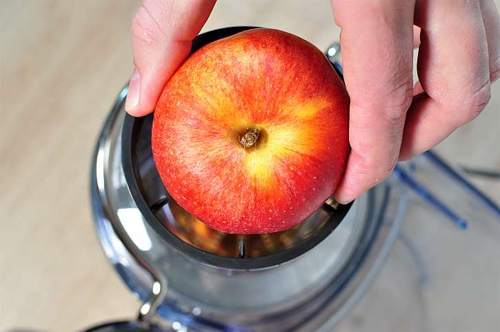 Jablečná šťáva snižuje krevní tlak i hladinu cholesterolu
