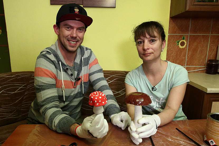 Sádrovou houbu dokončíme - uděláme třeba hříbka či muchomůrku