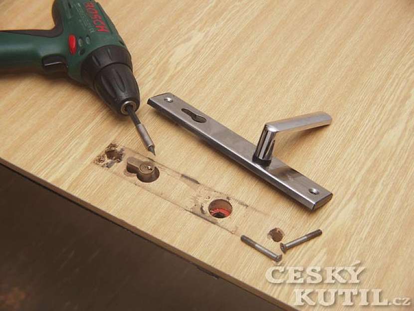 Dveře v novém kabátě aneb renovace za jedno odpoledne