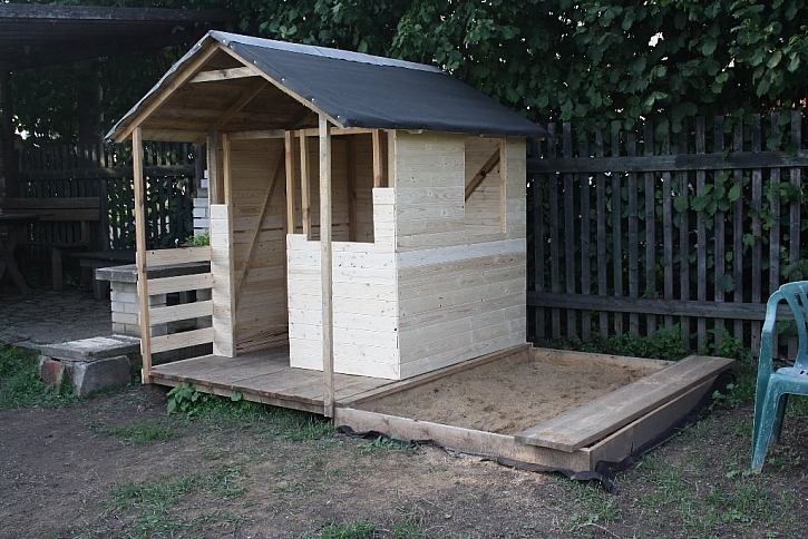 Domek pro děti na zahradu