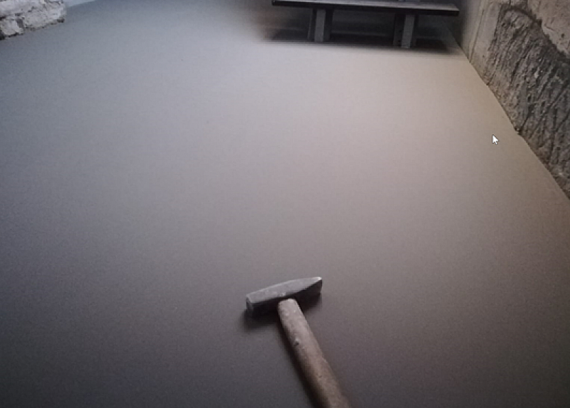 Vyrovnání podlahy pomocí samonivelační stěrky Knauf (Zdroj: Knauf)
