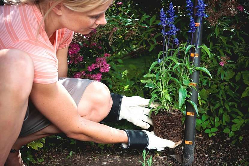 Fiskars QuikDrill™ přichází se snadnou variantu hloubení
