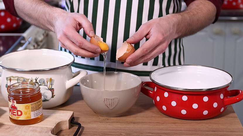 Recept na pravý turecký med: oddělíme bílky od žloutků