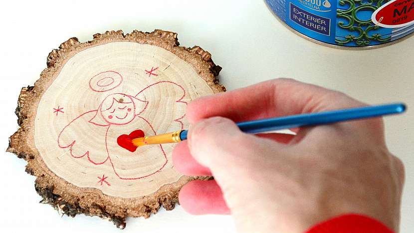 DIY vánoční podložky pod hrníčky: vánoční motiv vybarvíme