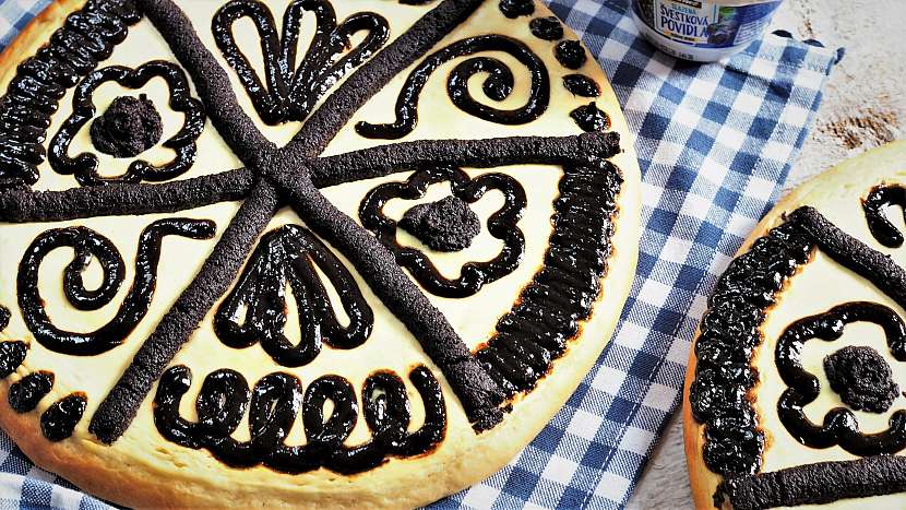 Recept na chodské koláče: kynuté těsto a základní pruhovaný vzor zvládnou i začátečníci