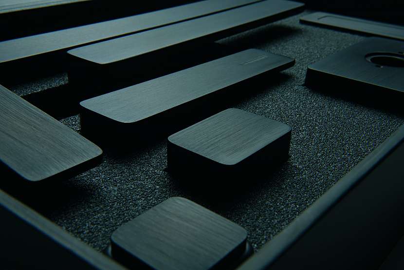 MINIMAL_BLACK_MATT_box_foto_zdroj_M&T