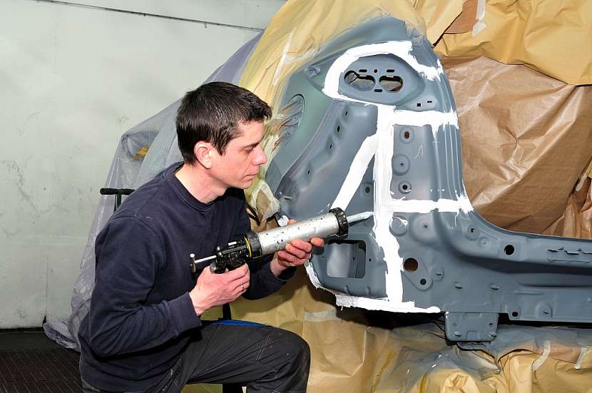 Lepidla se běžně používají třeba v automobilovém průmyslu