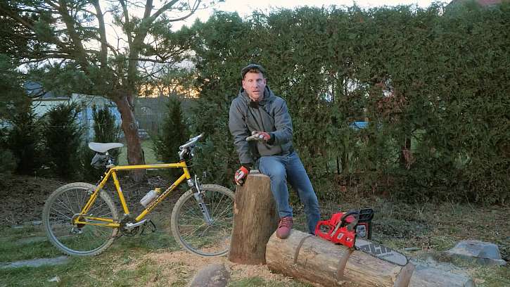 Vyrobte si dřevěný stojan na kolo na míru
