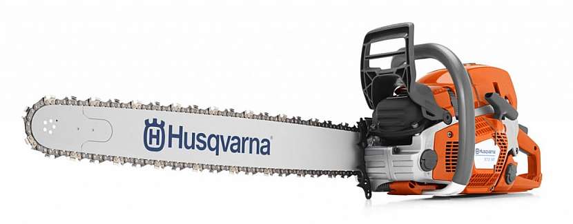 Vánoční strom pro Prahu pokořila zbrusu nová profesionální pila Husqvarna 572 XP