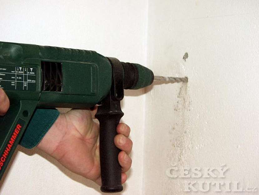 Sklopný stolek na snídani do malé kuchyně