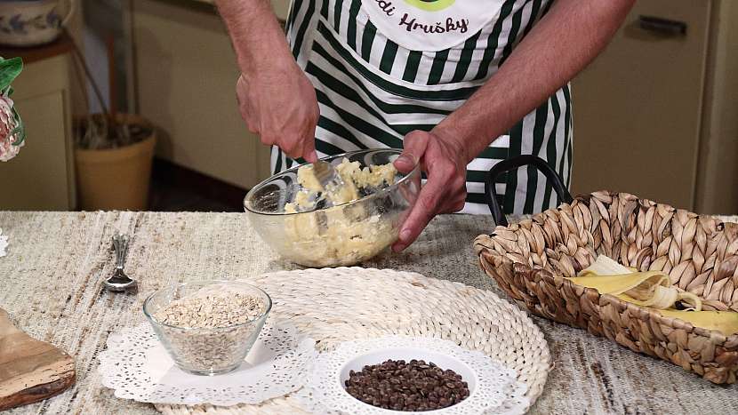Recept na banánové sušenky s čokoládou: rozmačkejte banány