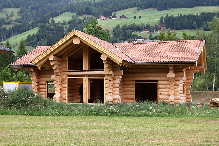 I tato stavba je srub. Zde ukázka moderní výstavby