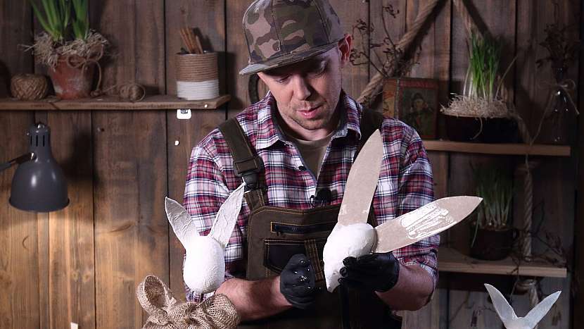 DIY dřevěný zajíc: polepíme hlavu i uši zajíce