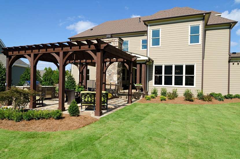 Pergola, která na své zastínění teprve čeká