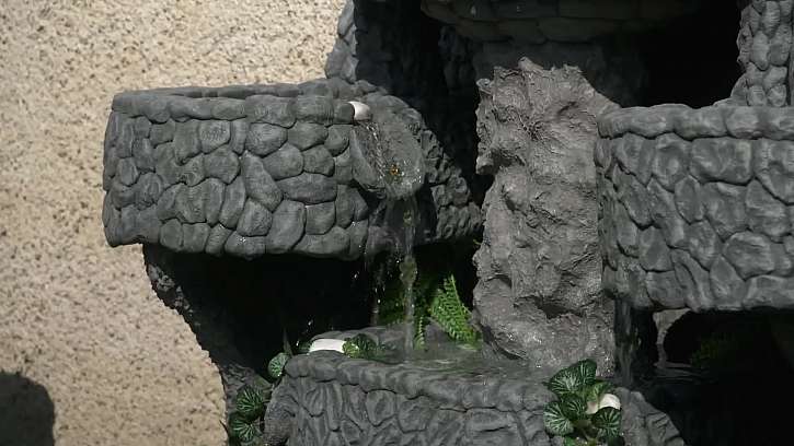 Krásná betonová fontána