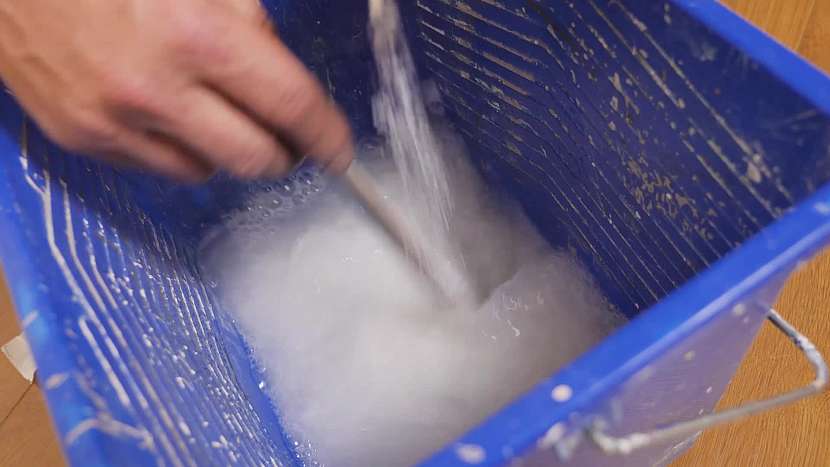 Obsah sáčku rozmícháme v potřebném množství vody