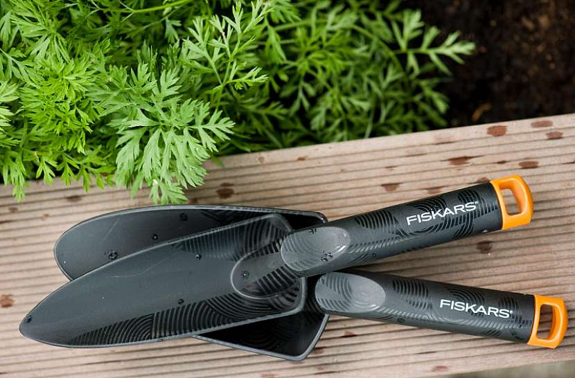 Lopatka Fiskars tak akorát na cibuloviny aneb krásné tulipány