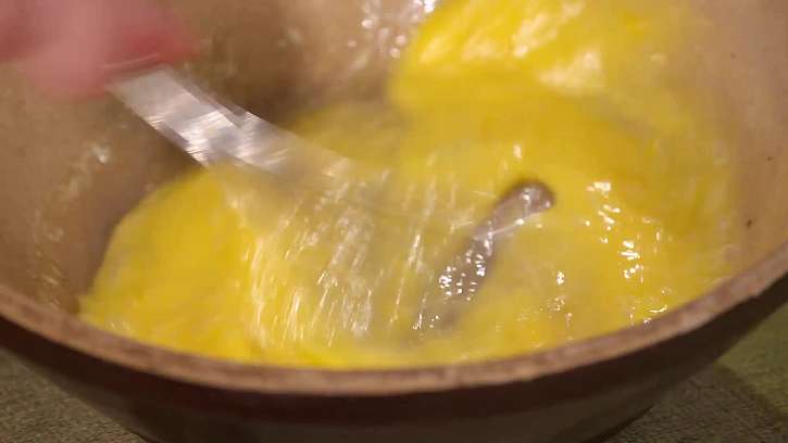 Šlehání vejce s máslem