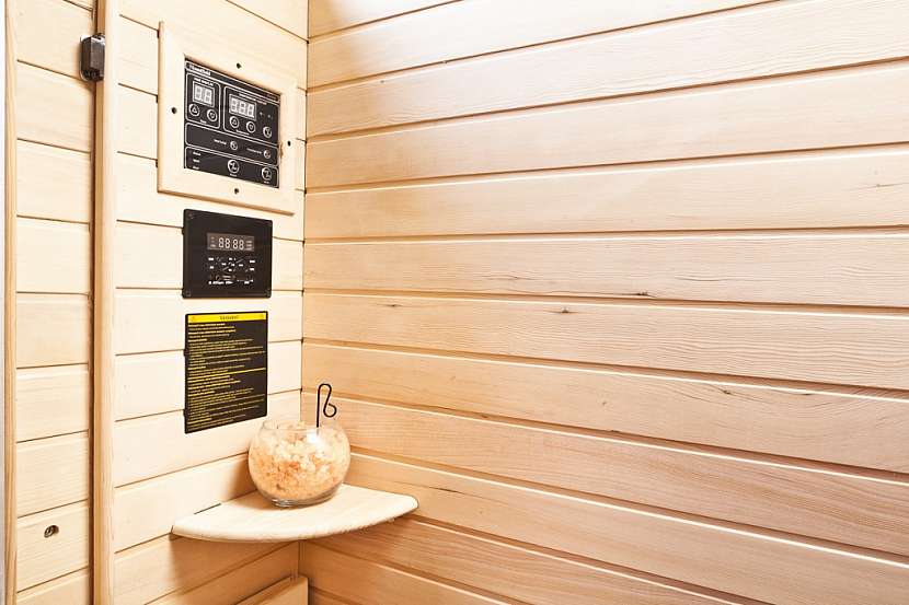Ovládání je snadné, protože je soustředěno na přehledném panelu