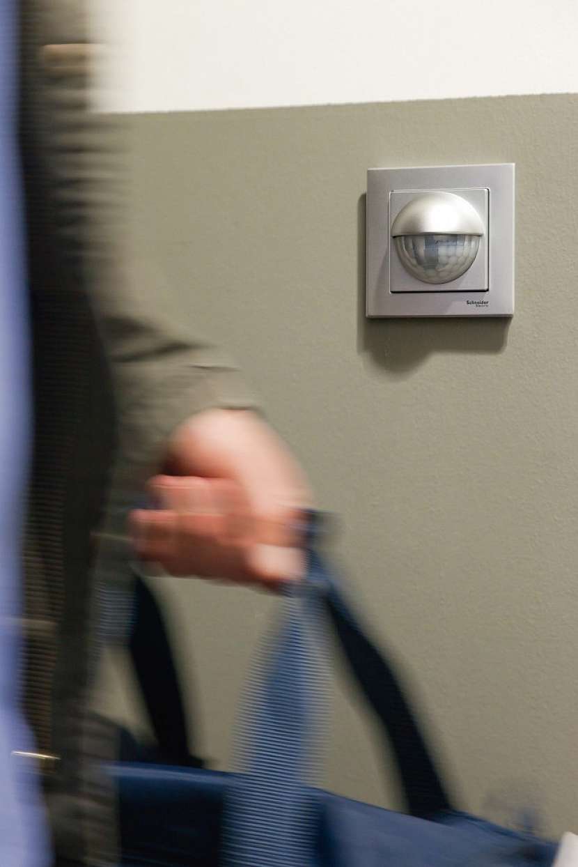 Automatické spínání LED žárovek