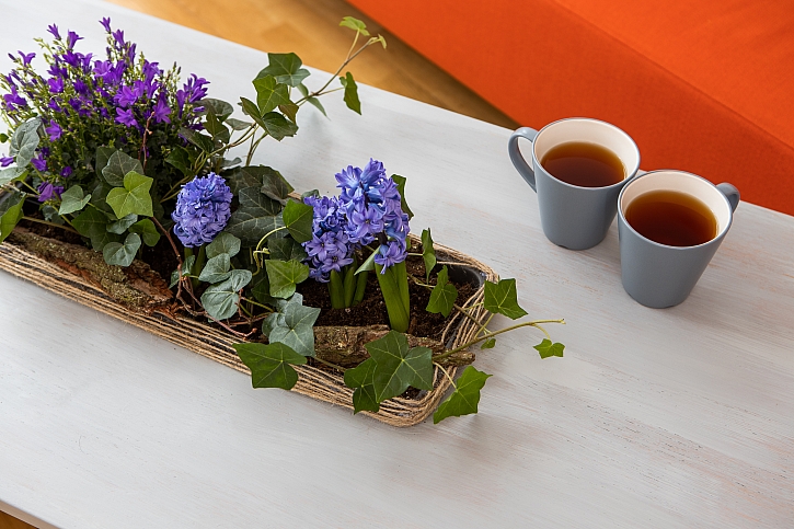 Jak si vkusně odekorovat stůl květinami? (Zdroj: Prima DOMA)