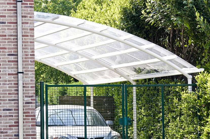 Sklolaminátové desky je možné použít na nejrůznější zastřešení