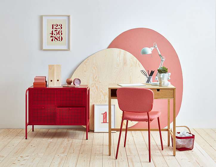 Kromě barevných stěn můžete dát interiéru nový vzhled i pomocí nábytku