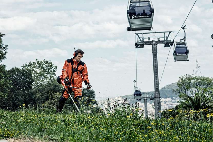 Zbavte se hustého porostu s křovinořezem Husqvarna 525RX