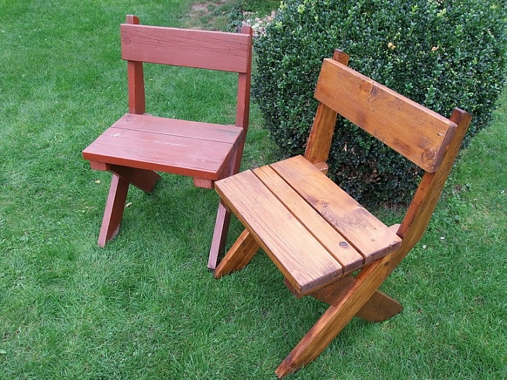 Výsledkem je krásný dřevěný nábytek jako nový