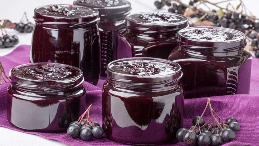 Recept na pečené černé jeřabiny ve sladké šťávě
