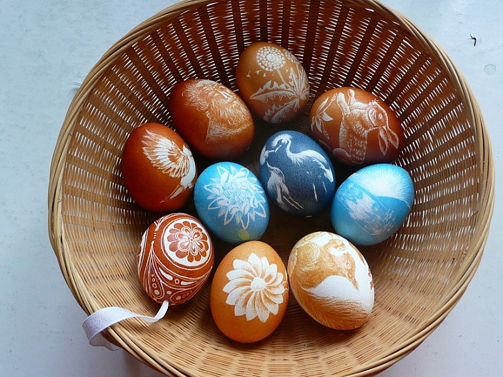 Velikonoční tip z Podřipska – zdobení vajíček duší jezerní sítiny