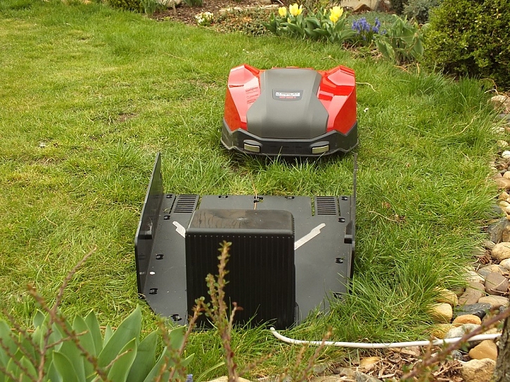 Robotická sekačka MTF 2000 S, pomocník pro dokonalou péči o trávník bez námahy