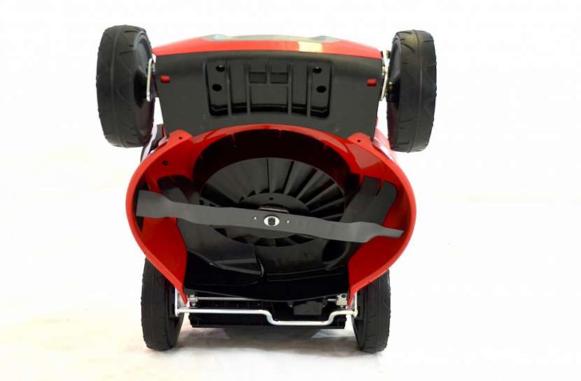 MP1 554 B je stroj pro náročné - má špičkový motor a velkou šíři záběru 55 cm