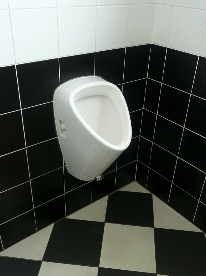 Černobílá koupelna