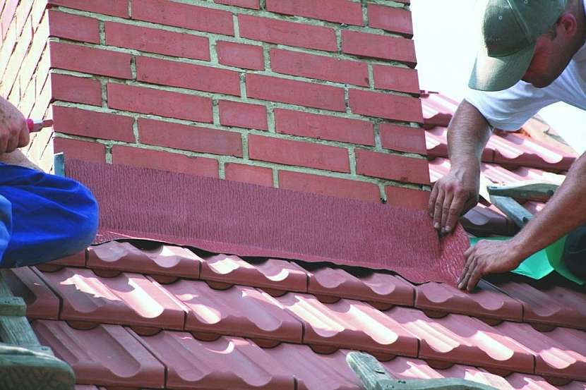 Jak nejlépe zkontrolovat a opravit střechu a na co se zaměřit?