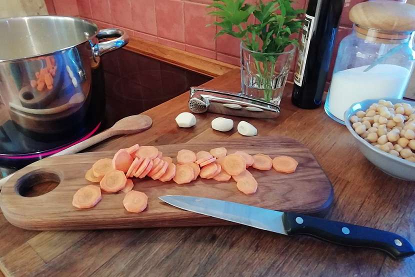 Krémová polévka z dýně Hokkaido: mixujte a přidejte mrkev