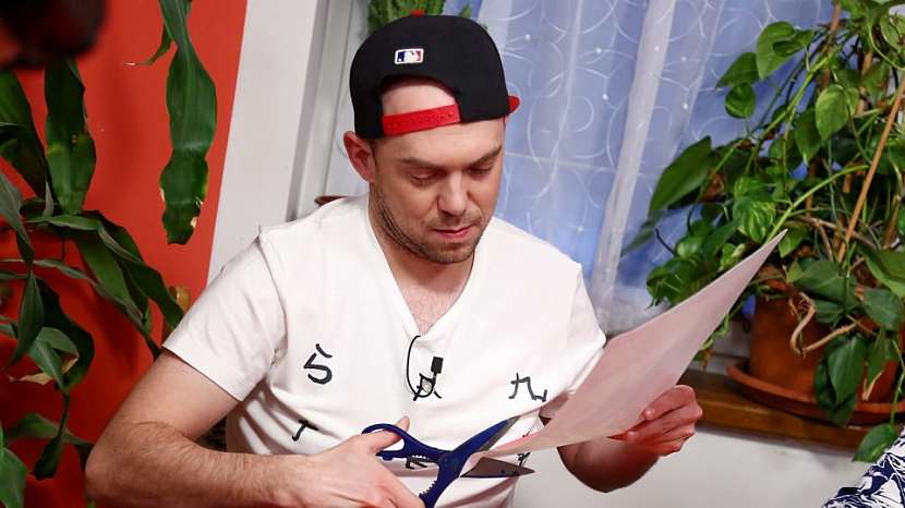 Nazouvák: z prostírání vystřihněte tvar nazouváku