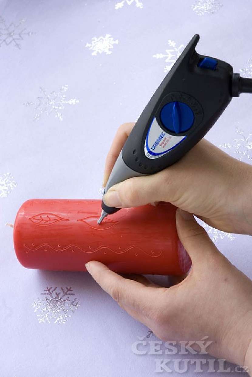 Gravírování svíček pomocí nářadí Dremel
