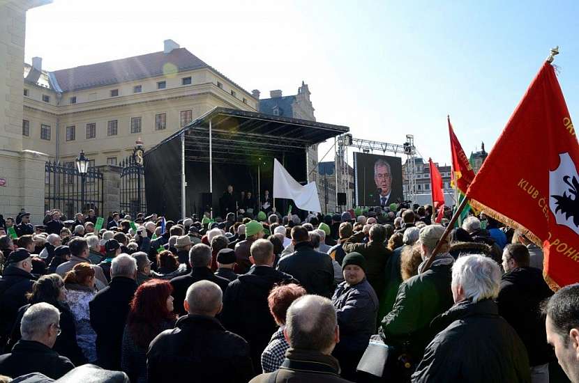 Mobilní pódium - spolehlivé řešení pro všechny kulturní i společenské akce