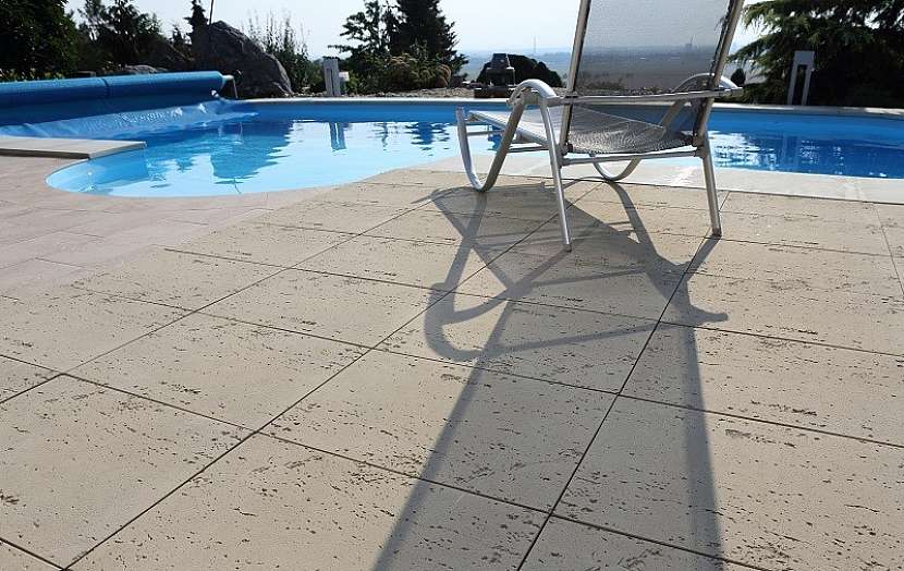 Dlažba TRAVERTIN s širokou paletou povrchů i barev.