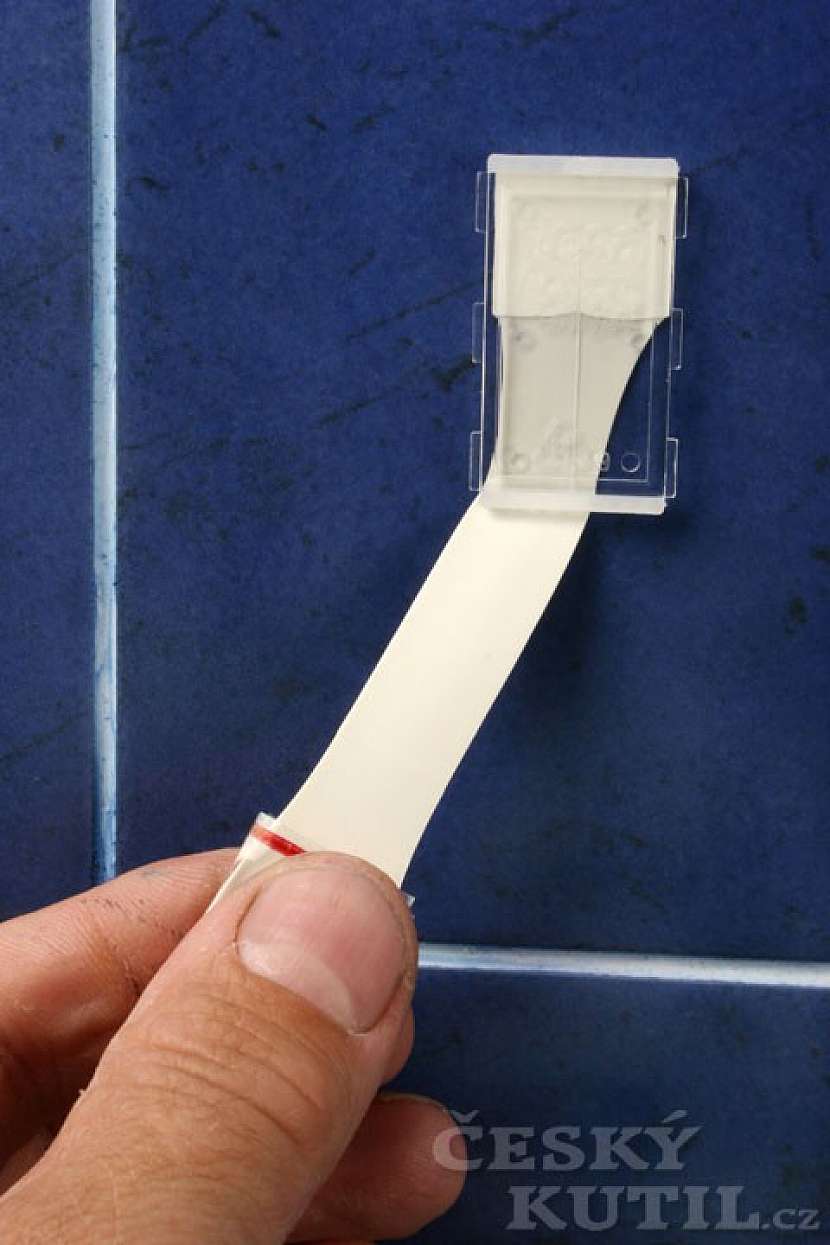 Žádné vrtání, stačí nalepit aneb tesa Powerstrips háčky