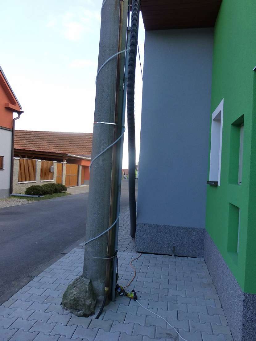 Antikutil aneb lepicí páska nade vše?