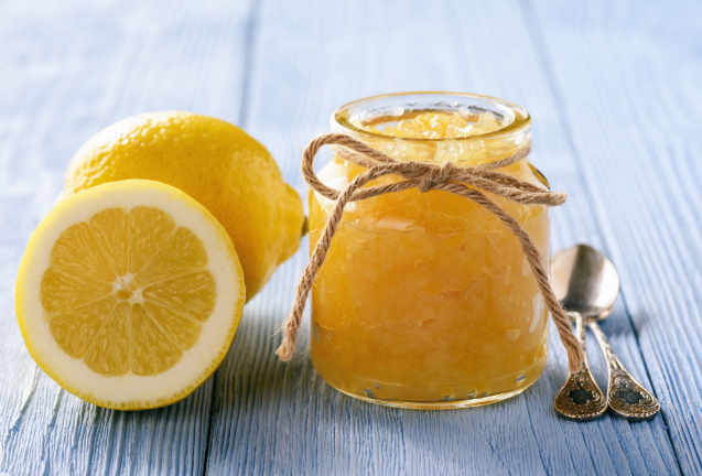 Při výrobě citronové chia marmelády použijte Třtinový želírovací cukr 4:1 od Labety