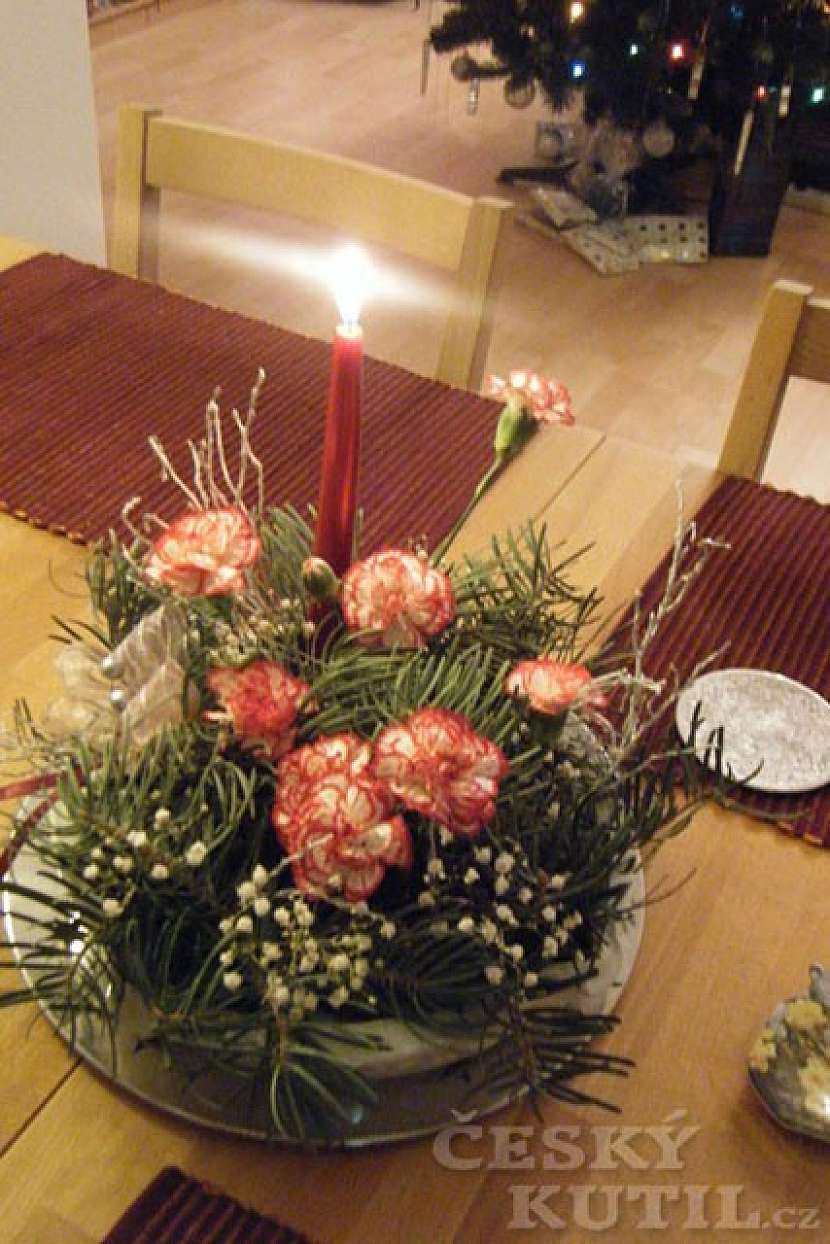 Výroba dekorativního svícnu z adventního věnce