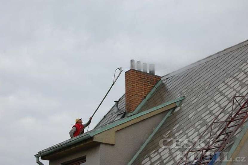 Mytí střechy: