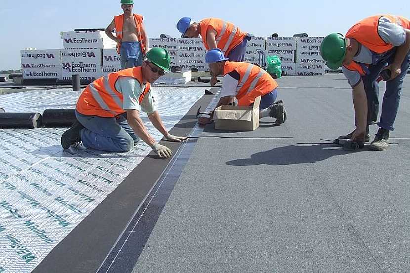 Jaký materiál pro zateplení rovné střechy zvolit?