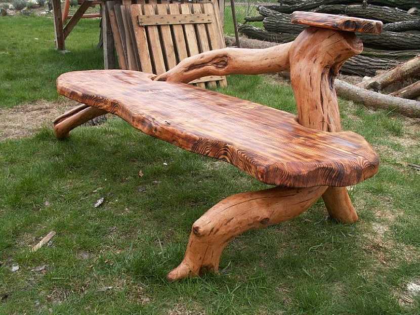 Výroba lavice z kusu dřeva pro šikovné kutily (Zdroj: Naturgarden )