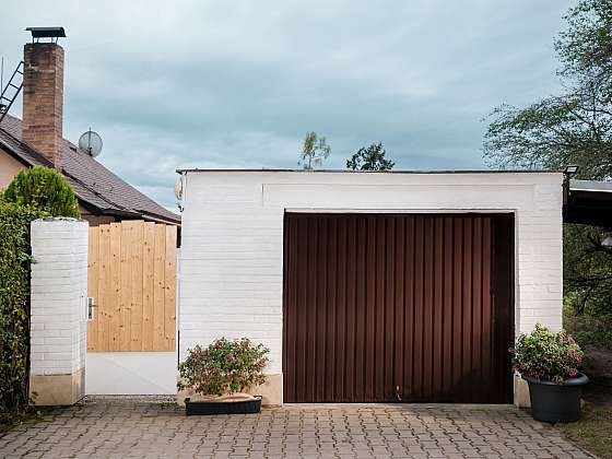 otevřít: Jak na renovaci garážových vrat krok za krokem